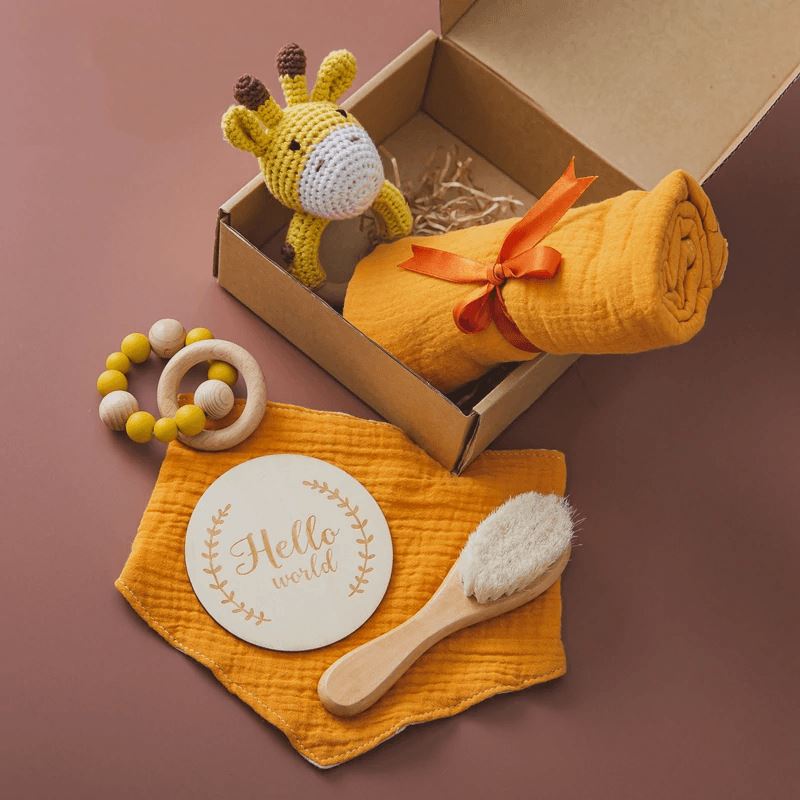 Coffret cadeau de luxe pour bébé avec couverture en coton et hochets en bois